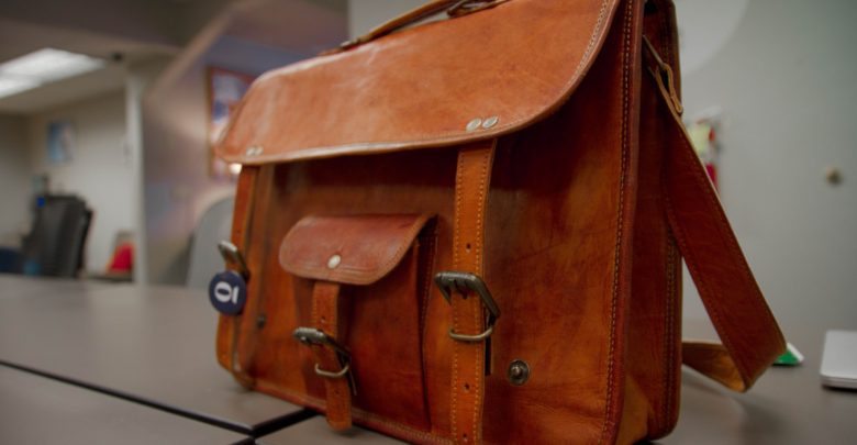 10 essential items that every mobile worker should have in their briefcase